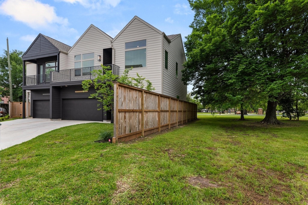 3512 Mosley Court - Photo 1