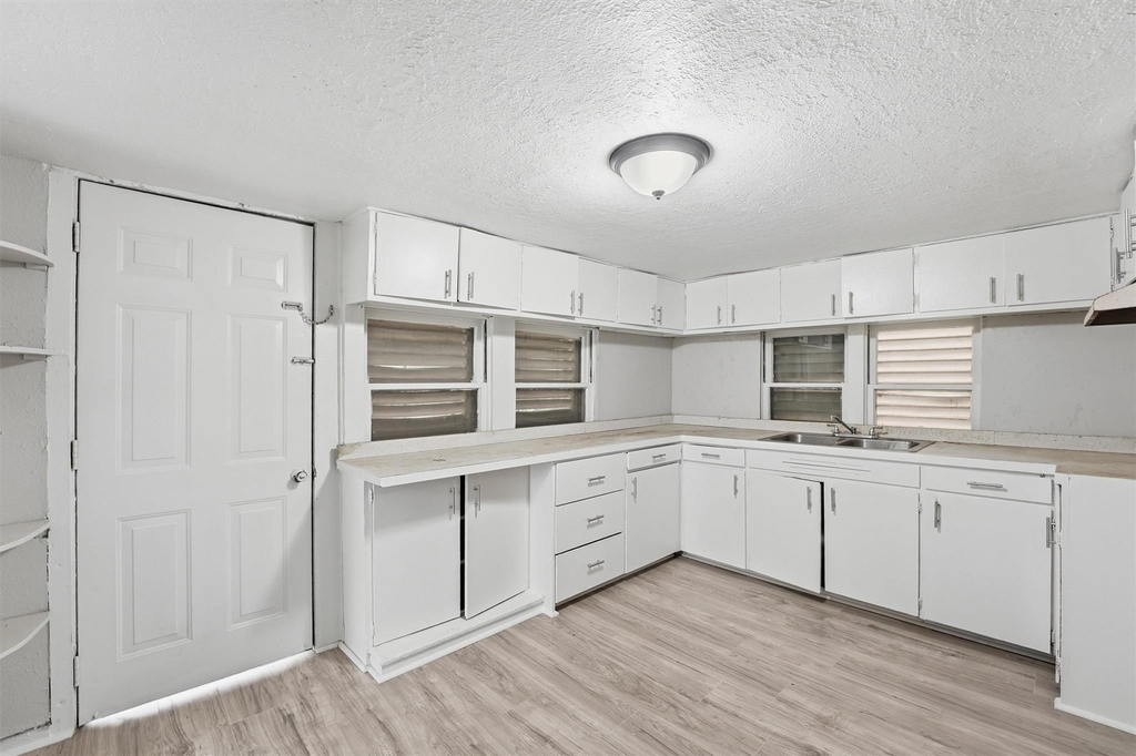 811 W Broad Street - Photo 18