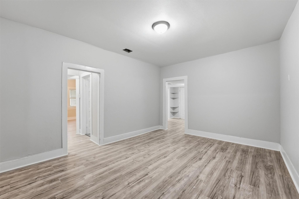 811 W Broad Street - Photo 11