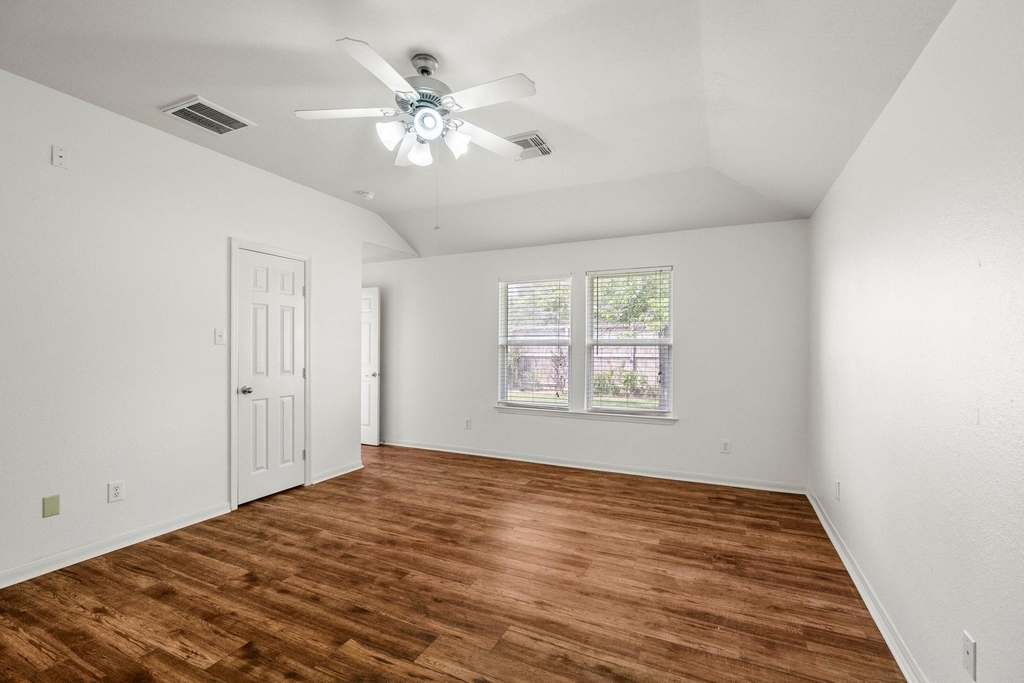 3211 Falcon Trail Drive - Photo 21