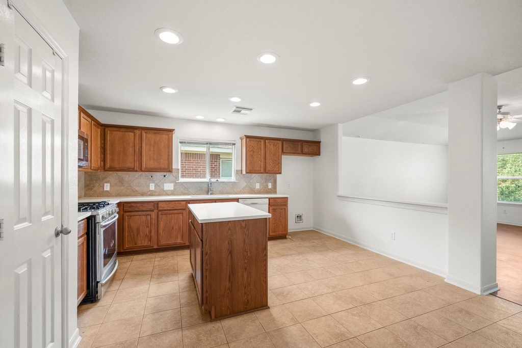 3211 Falcon Trail Drive - Photo 8