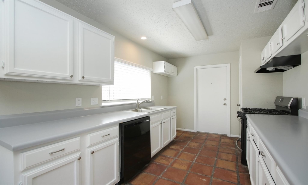 13303 Hampton Falls Drive - Photo 16