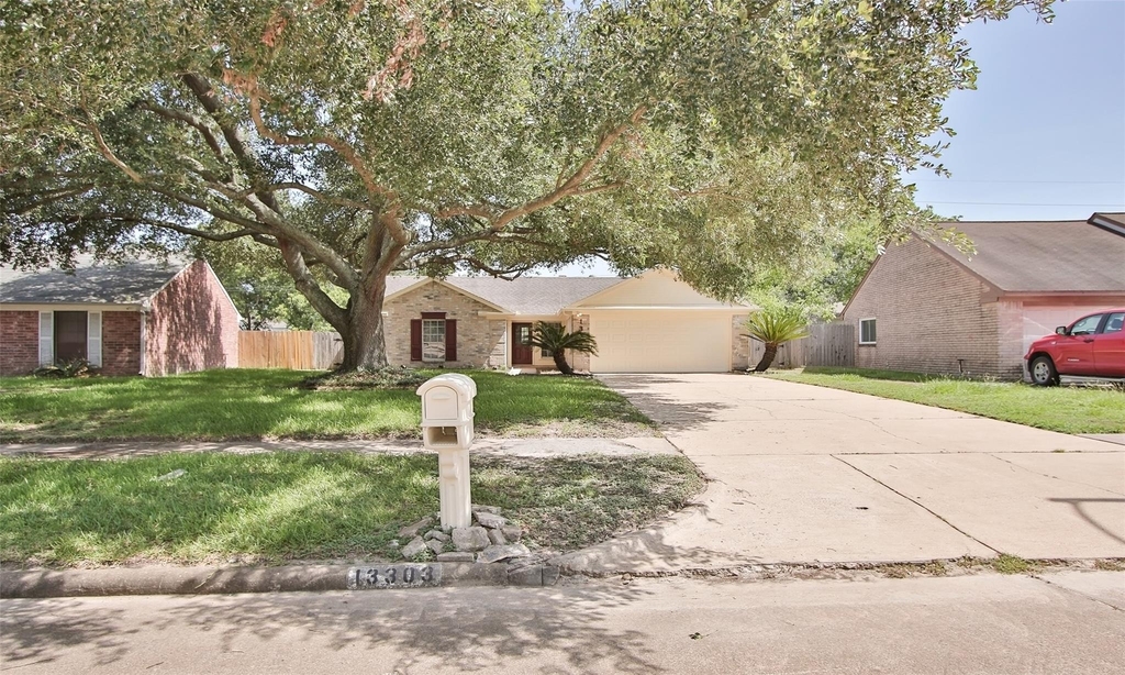 13303 Hampton Falls Drive - Photo 2