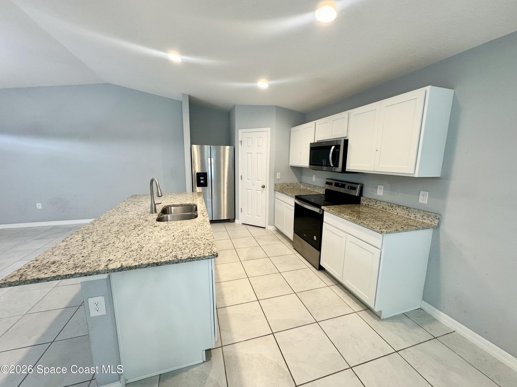 549 Como Avenue Ne - Photo 8
