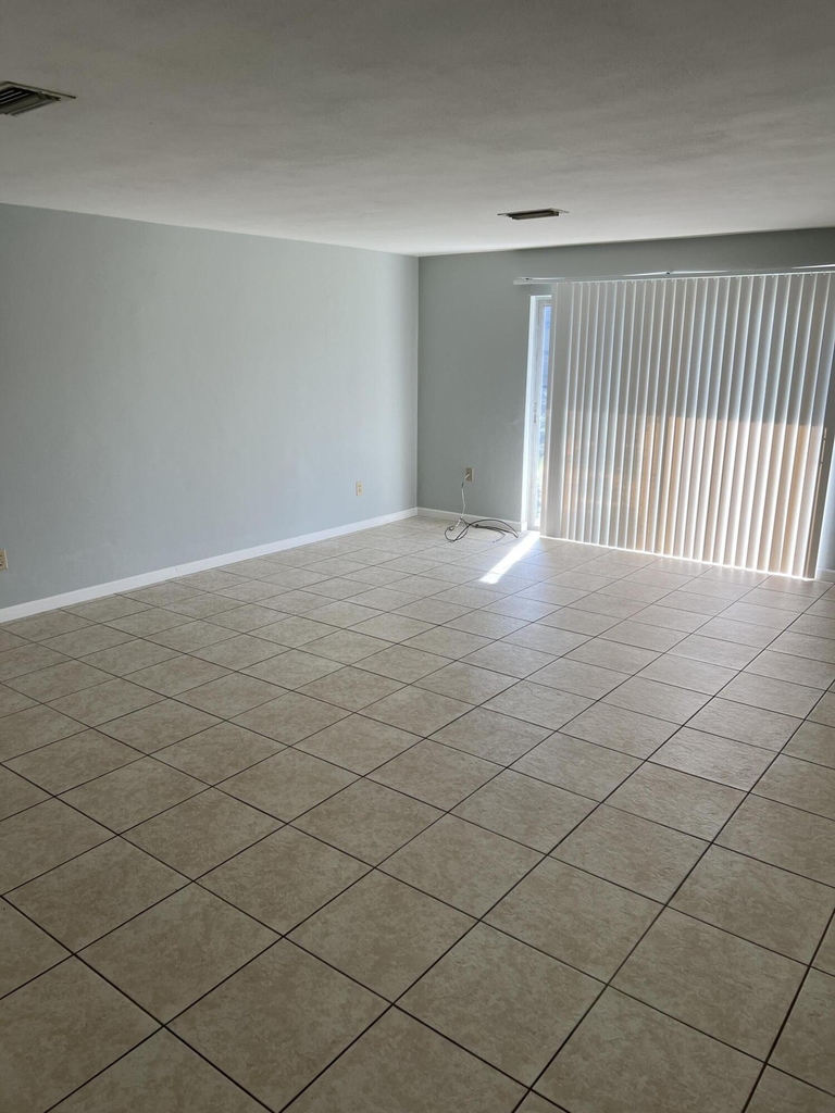 3945 Trinidad Avenue - Photo 2