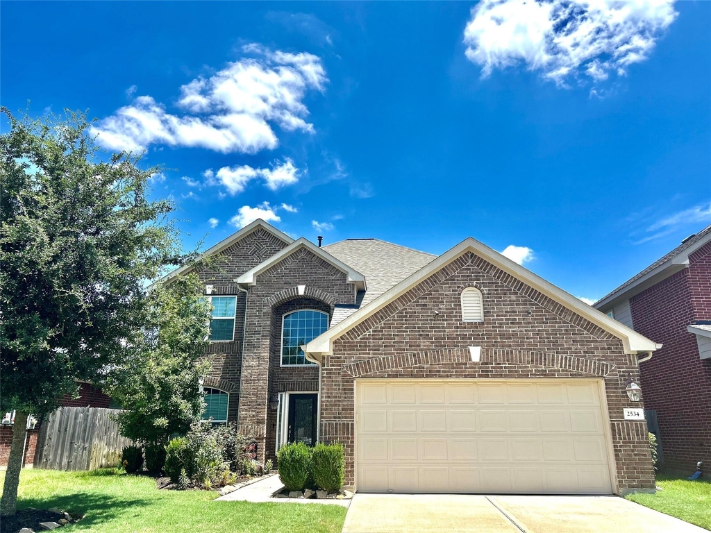 2534 Pines Pointe Dr - Photo 1