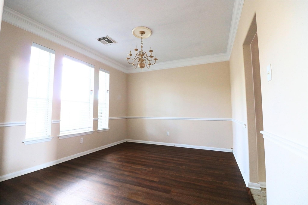 8607 Saratoga Drive - Photo 3