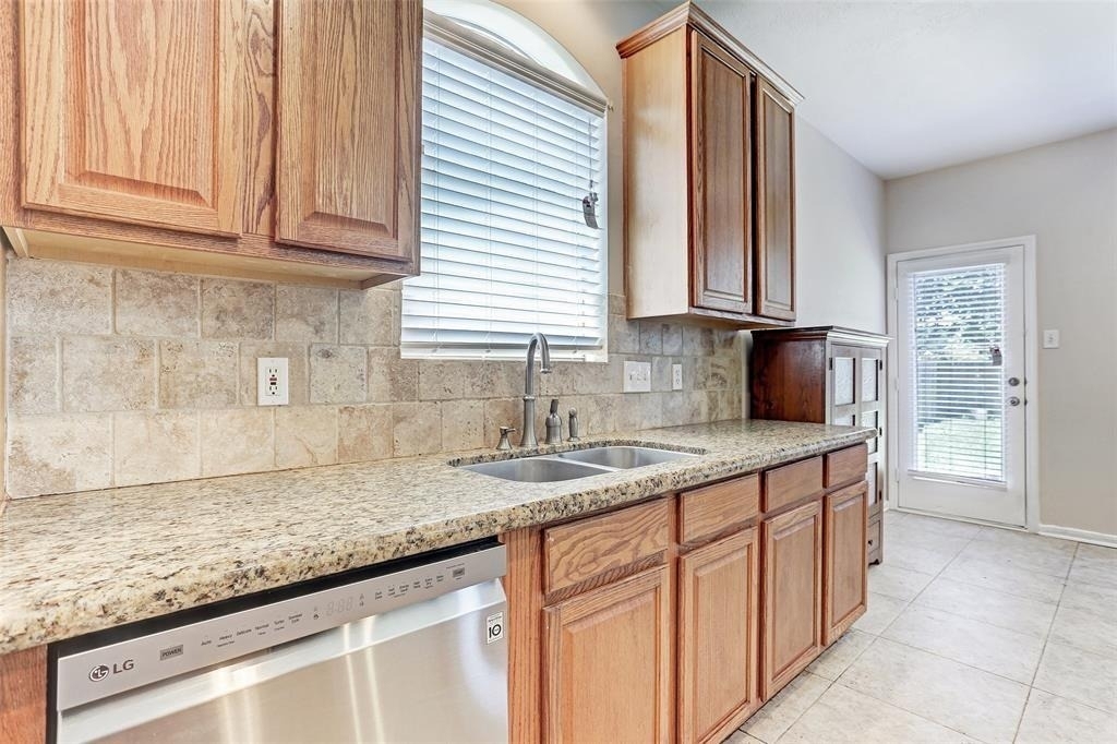 8607 Saratoga Drive - Photo 7