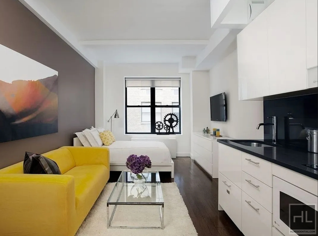 West 91st Street - Photo 2