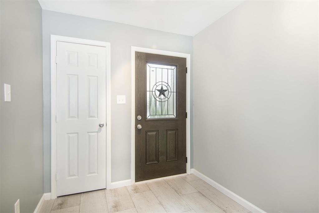 1720 Elgin Street - Photo 3
