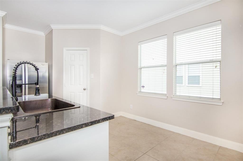 1720 Elgin Street - Photo 6