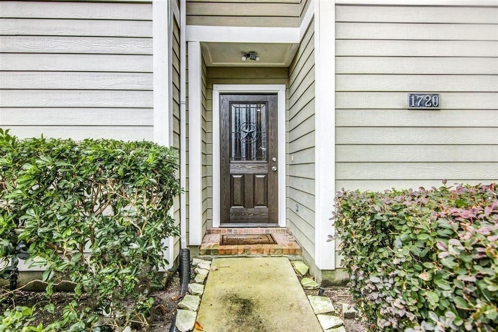 1720 Elgin Street - Photo 1