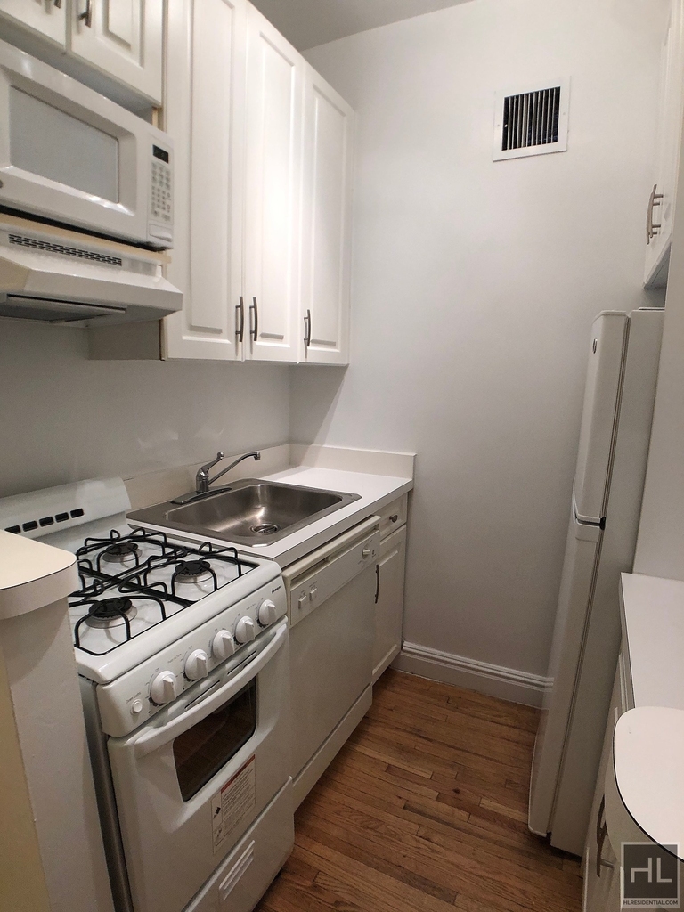 East 83 Street - Photo 4