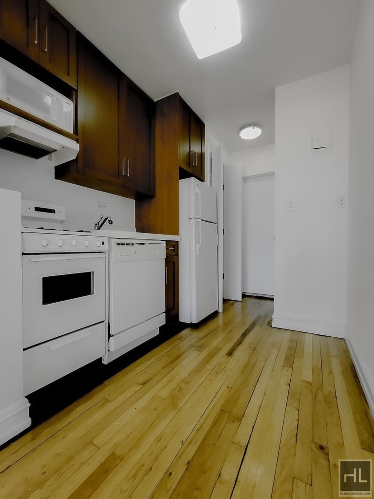 East 36 Street - Photo 3