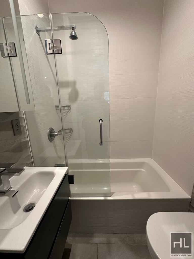 W 52nd St. - Photo 7