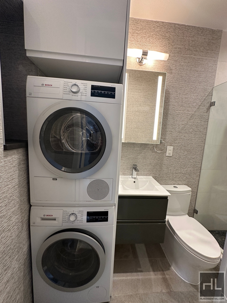 W 52nd St. - Photo 3