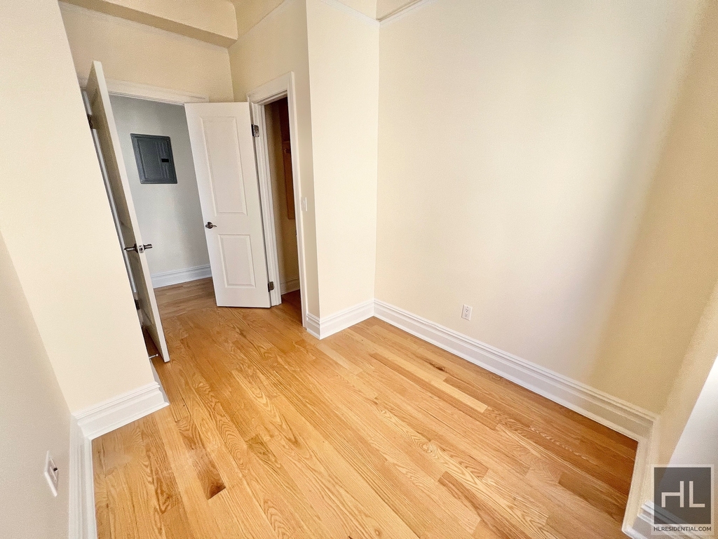 Second Avenue - Photo 6