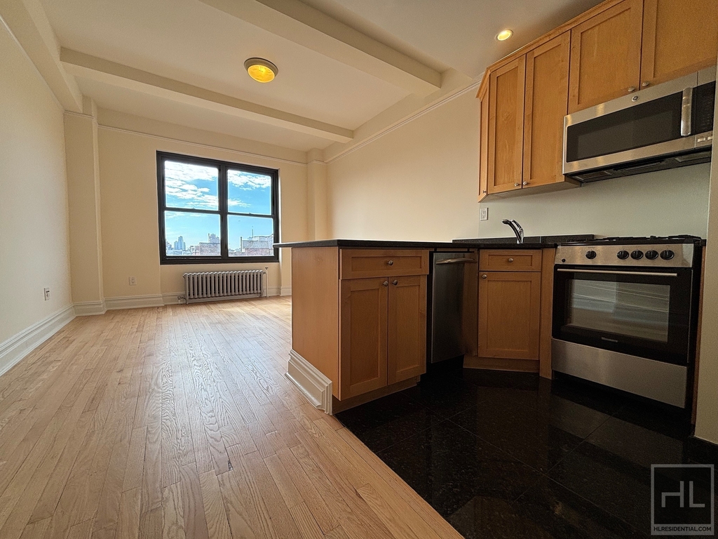 Second Avenue - Photo 1
