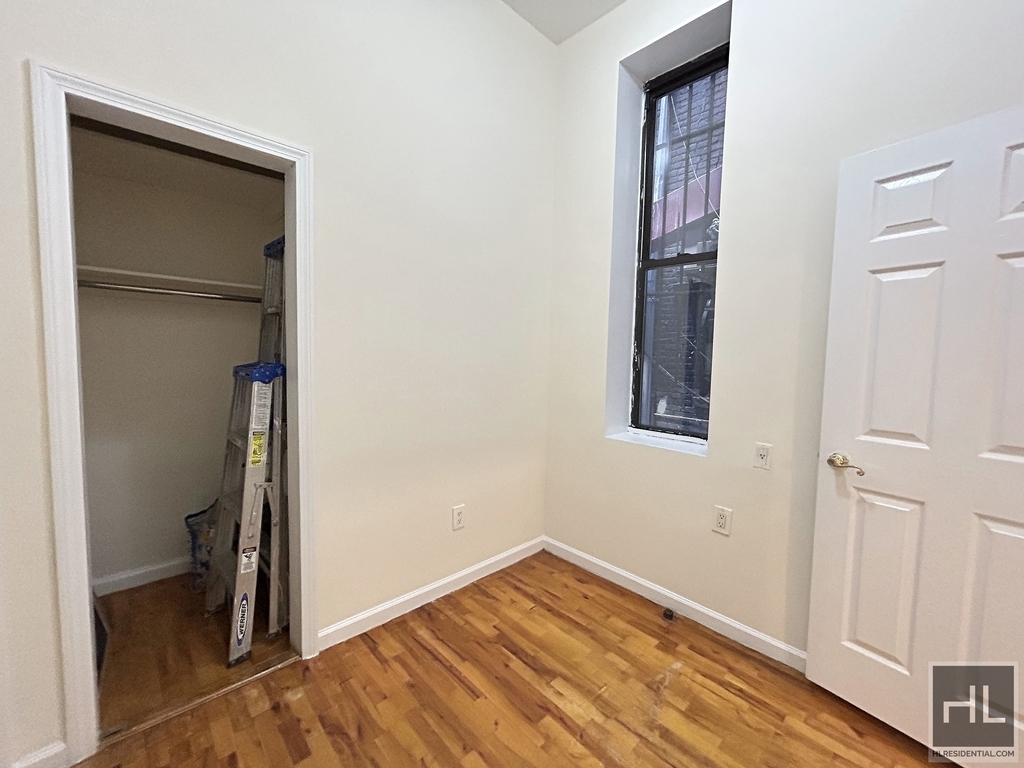 2 Avenue - Photo 2