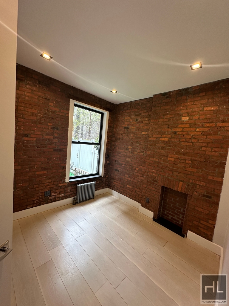 W 52nd St. - Photo 6