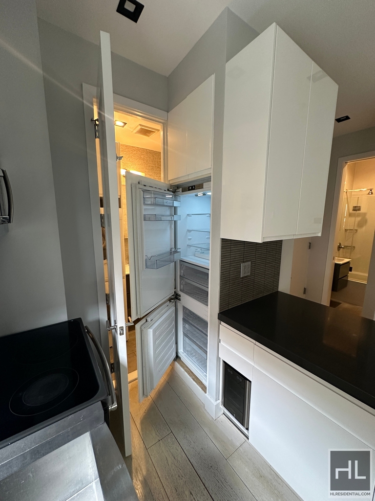 W 52nd St. - Photo 1