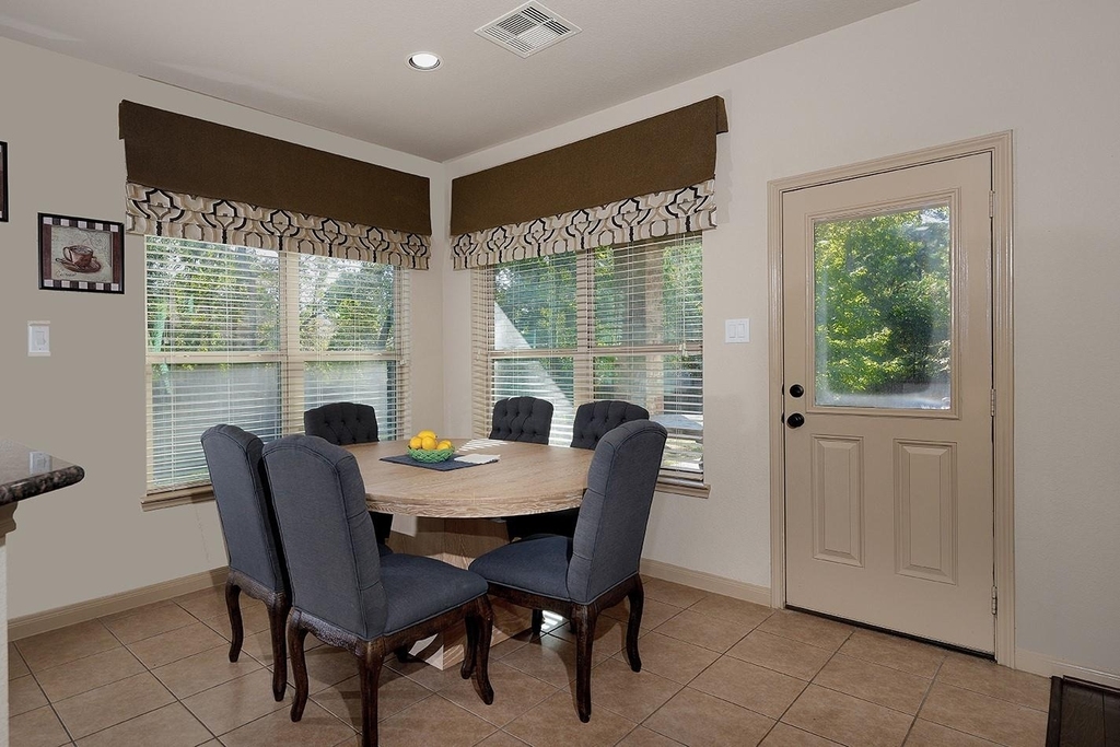 222 Hawkhurst - Photo 13