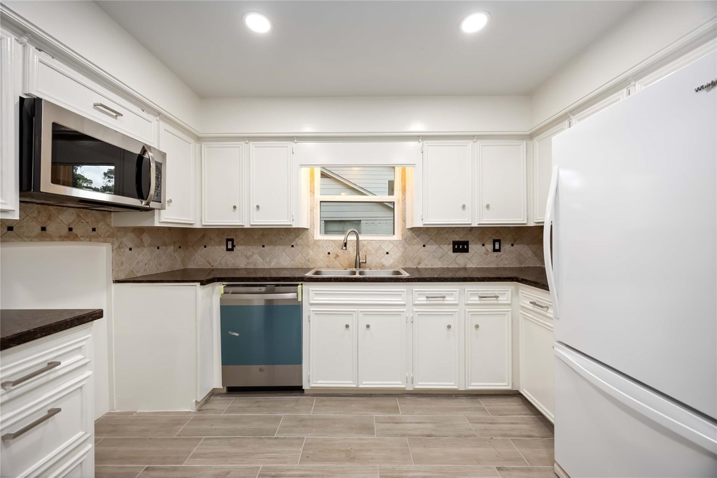 3823 Fernglade Dr - Photo 7