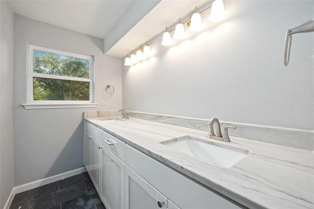 3823 Fernglade Dr - Photo 12