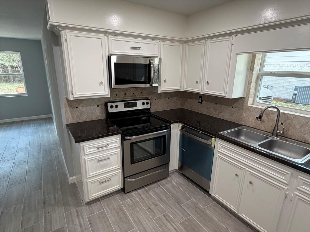 3823 Fernglade Dr - Photo 9