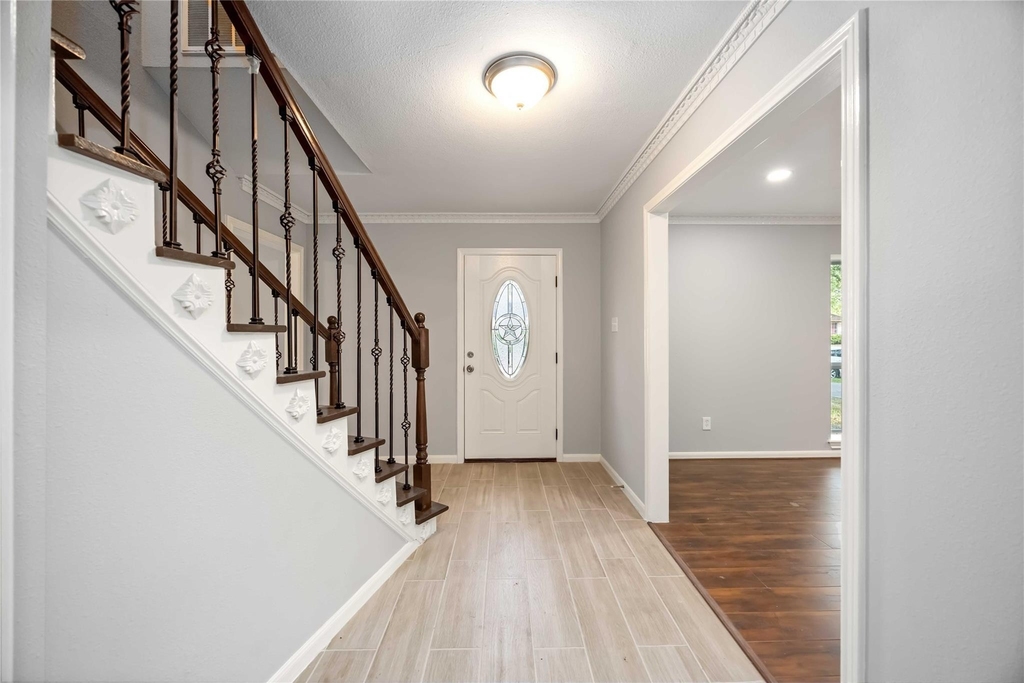 3823 Fernglade Dr - Photo 2
