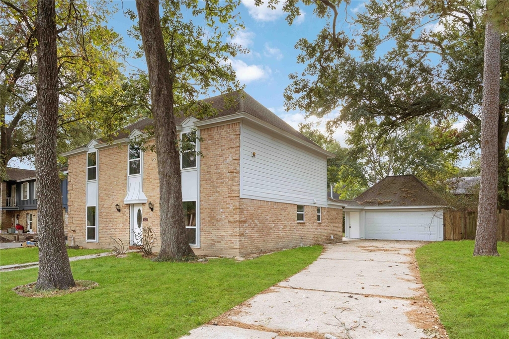 3823 Fernglade Dr - Photo 1