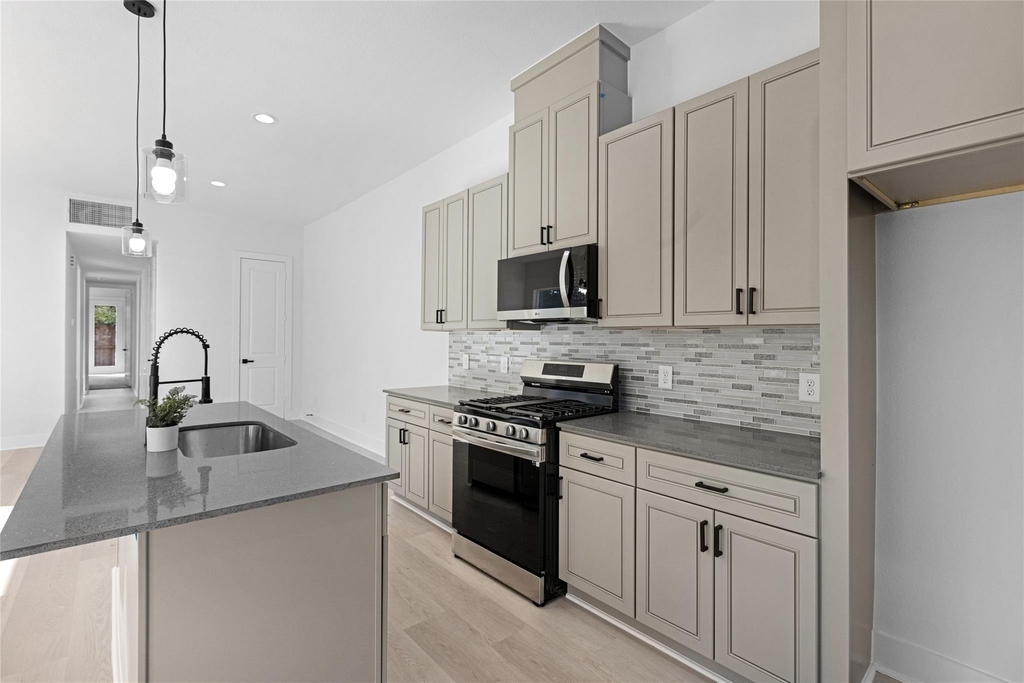 7905 Cora Street - Photo 7