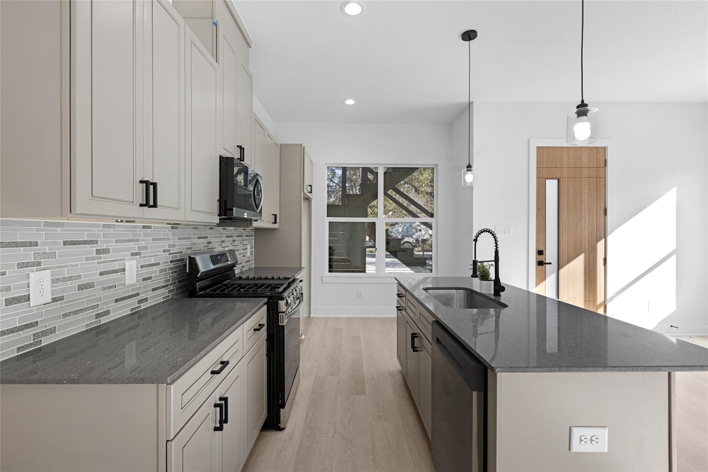 7905 Cora Street - Photo 5