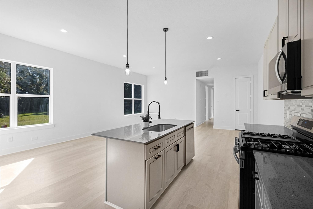 7905 Cora Street - Photo 8