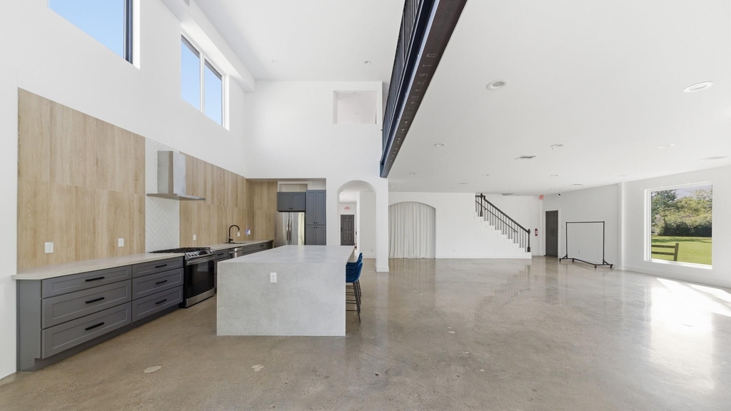 1905 Dowling Drive - Photo 16