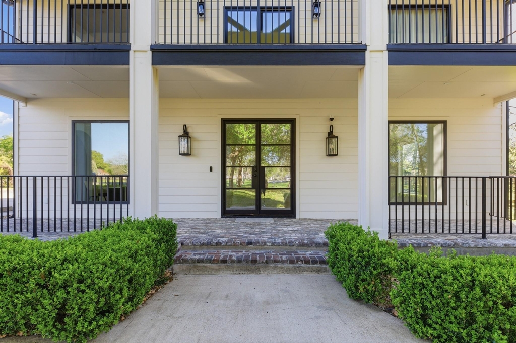 1905 Dowling Drive - Photo 2