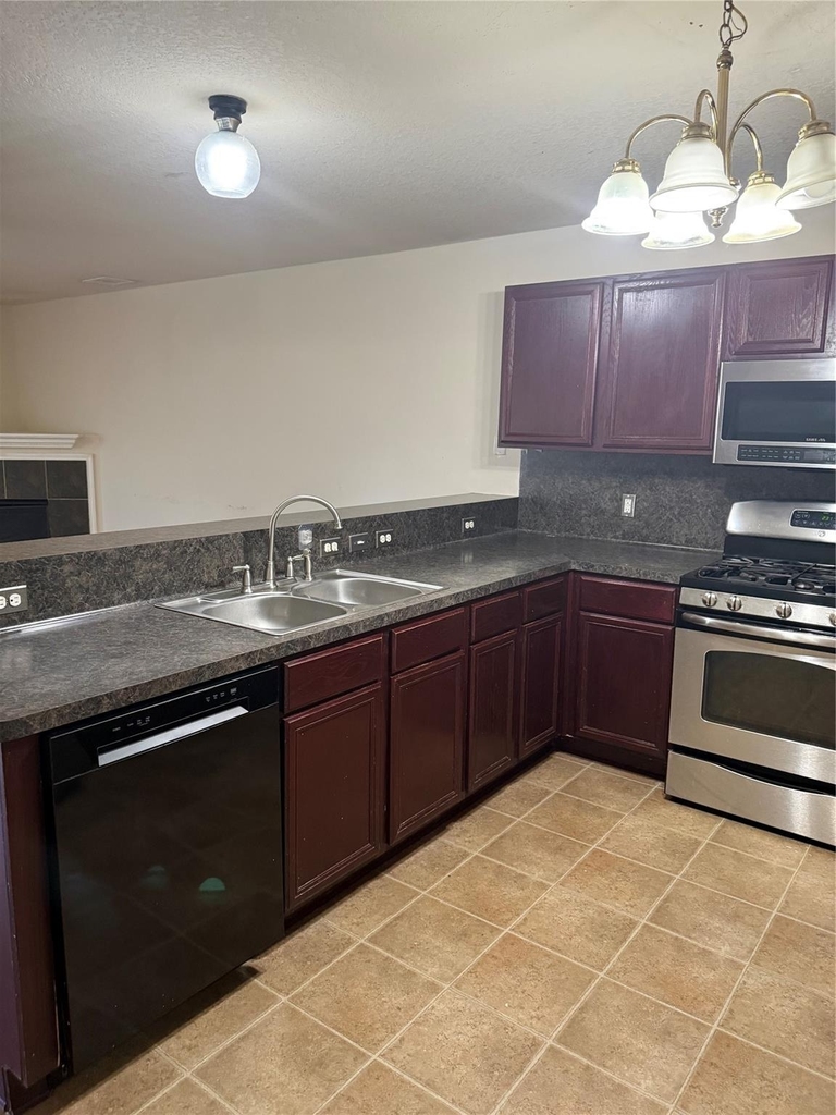 1330 Reedpoint Drive - Photo 4