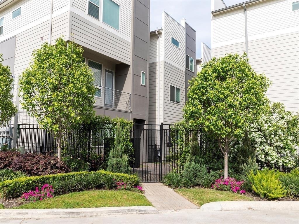 310 Jensen Drive - Photo 3