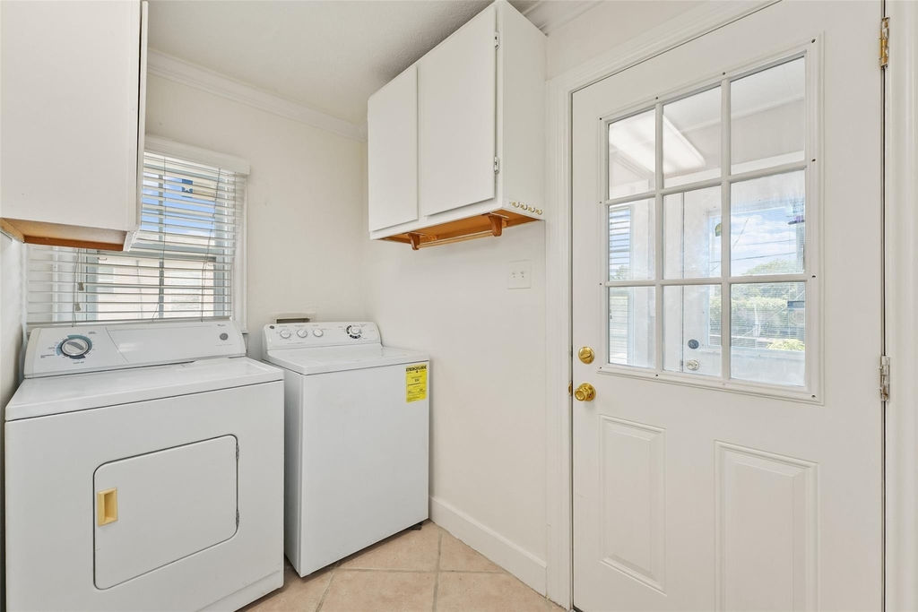 1637 Castle Court - Photo 10