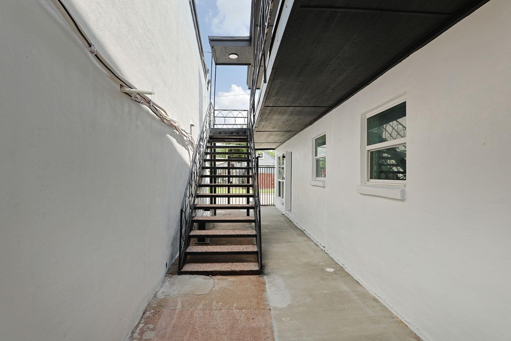 6840 Fairway Drive - Photo 4