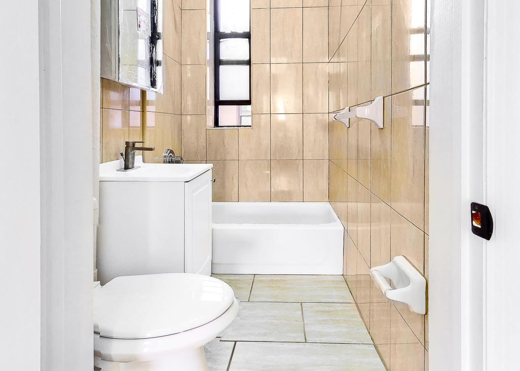 31-15 32nd Street - Photo 3