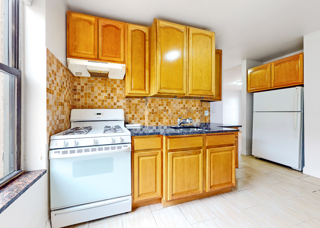 31-15 32nd Street - Photo 2