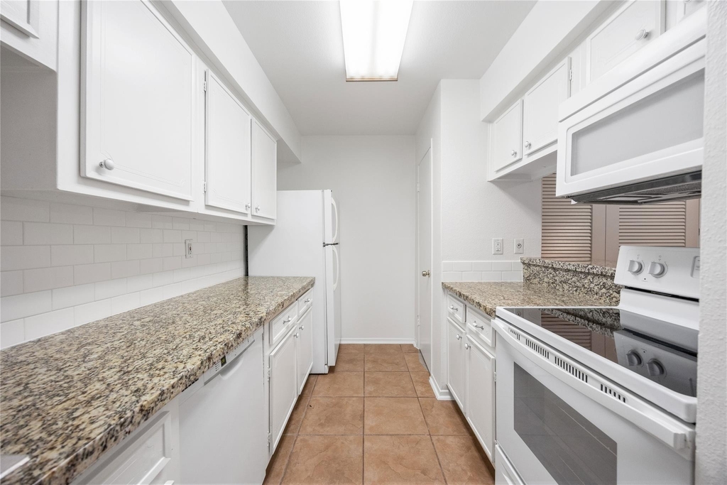 3131 Cummins Street - Photo 3
