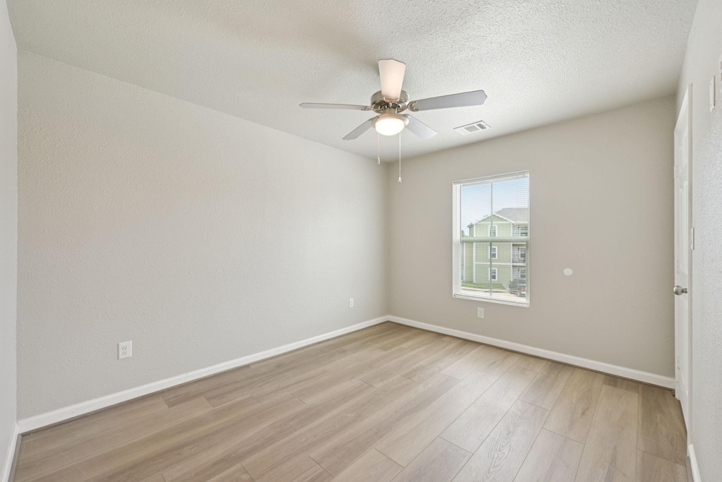 270 Plez Morgan Drive - Photo 14