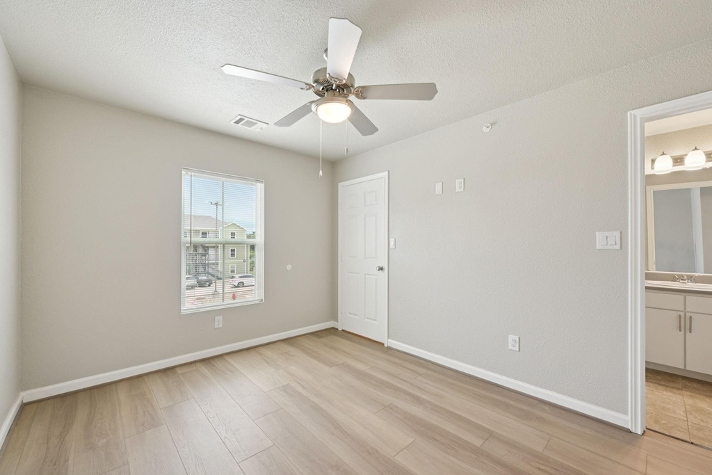 270 Plez Morgan Drive - Photo 20