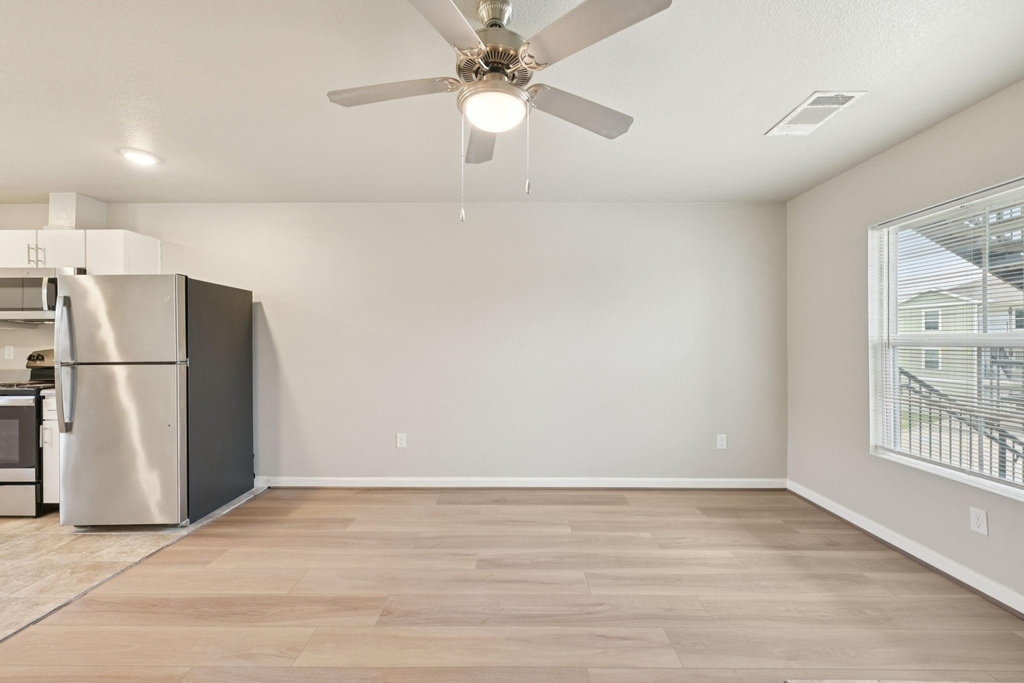 270 Plez Morgan Drive - Photo 8