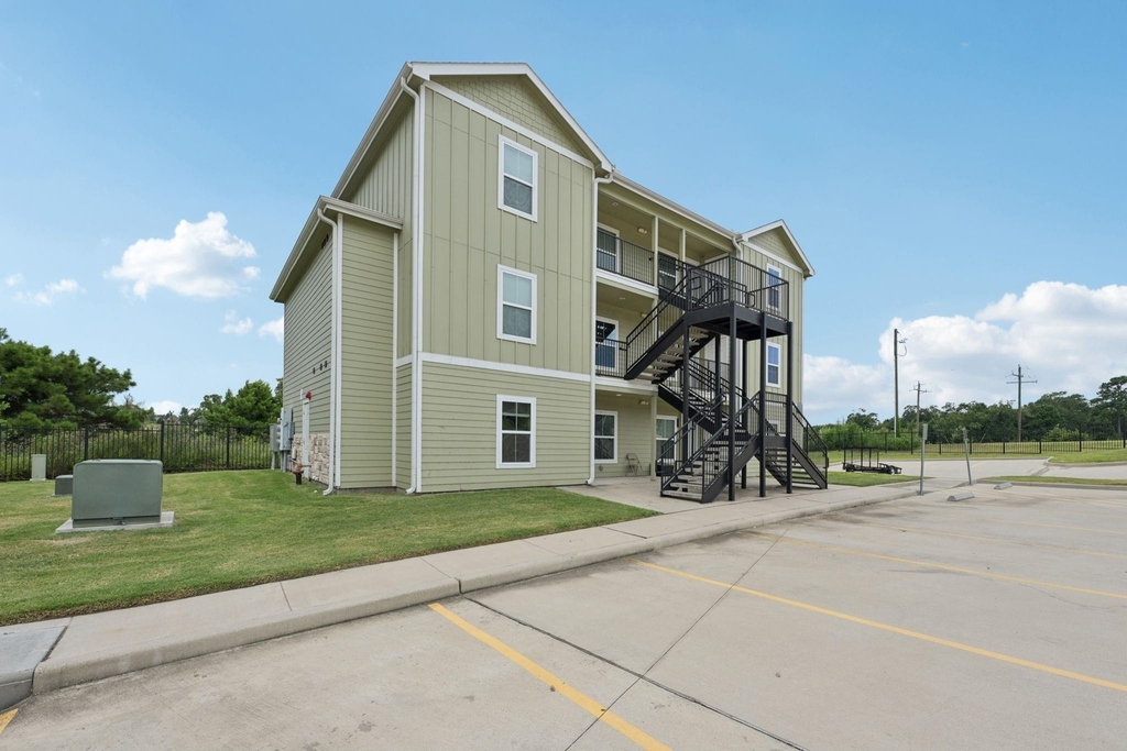 270 Plez Morgan Drive - Photo 3