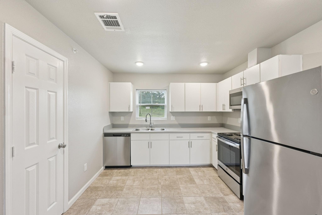 270 Plez Morgan Drive - Photo 9