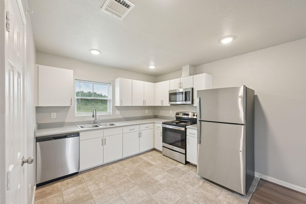 270 Plez Morgan Drive - Photo 12