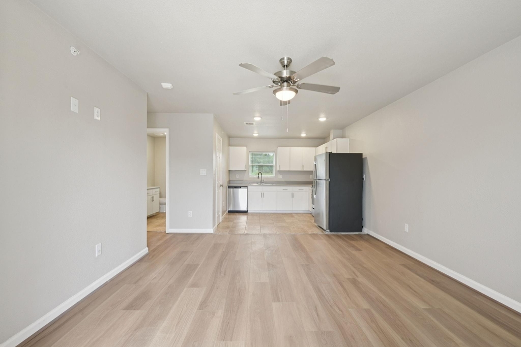 270 Plez Morgan Drive - Photo 7